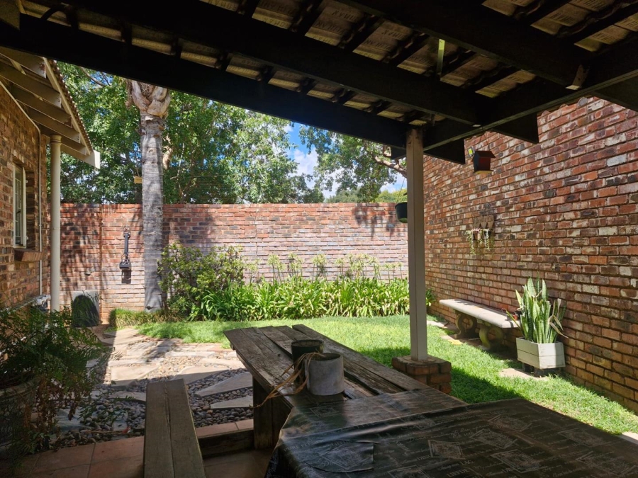 3 Bedroom Property for Sale in Rhodesdene Northern Cape